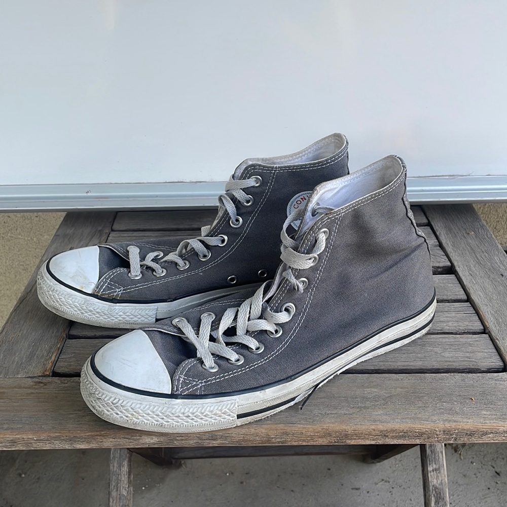 grey converse